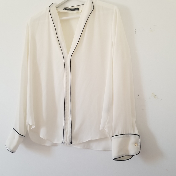 Zara Vneck Blouse - Picture 2 of 3
